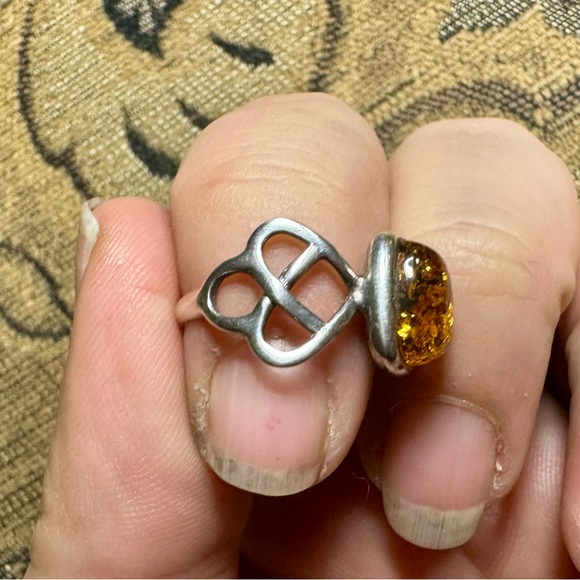 Silver and amber ring. - Picture 7 of 17